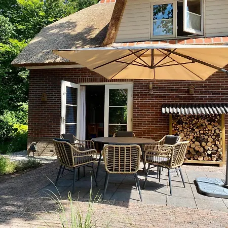 Holiday home Aan De Bosrand - Veluwe Epe